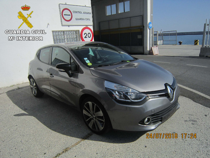 La Guardia Civil descubre un coche robado cuando pretendían embarcarlo hacia Melilla